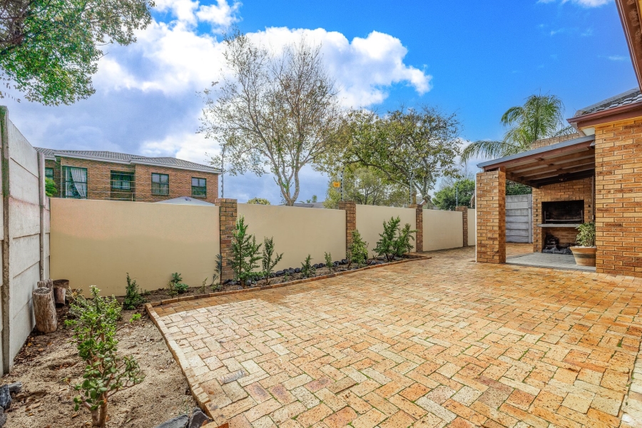 To Let 3 Bedroom Property for Rent in Sonstraal Heights Western Cape